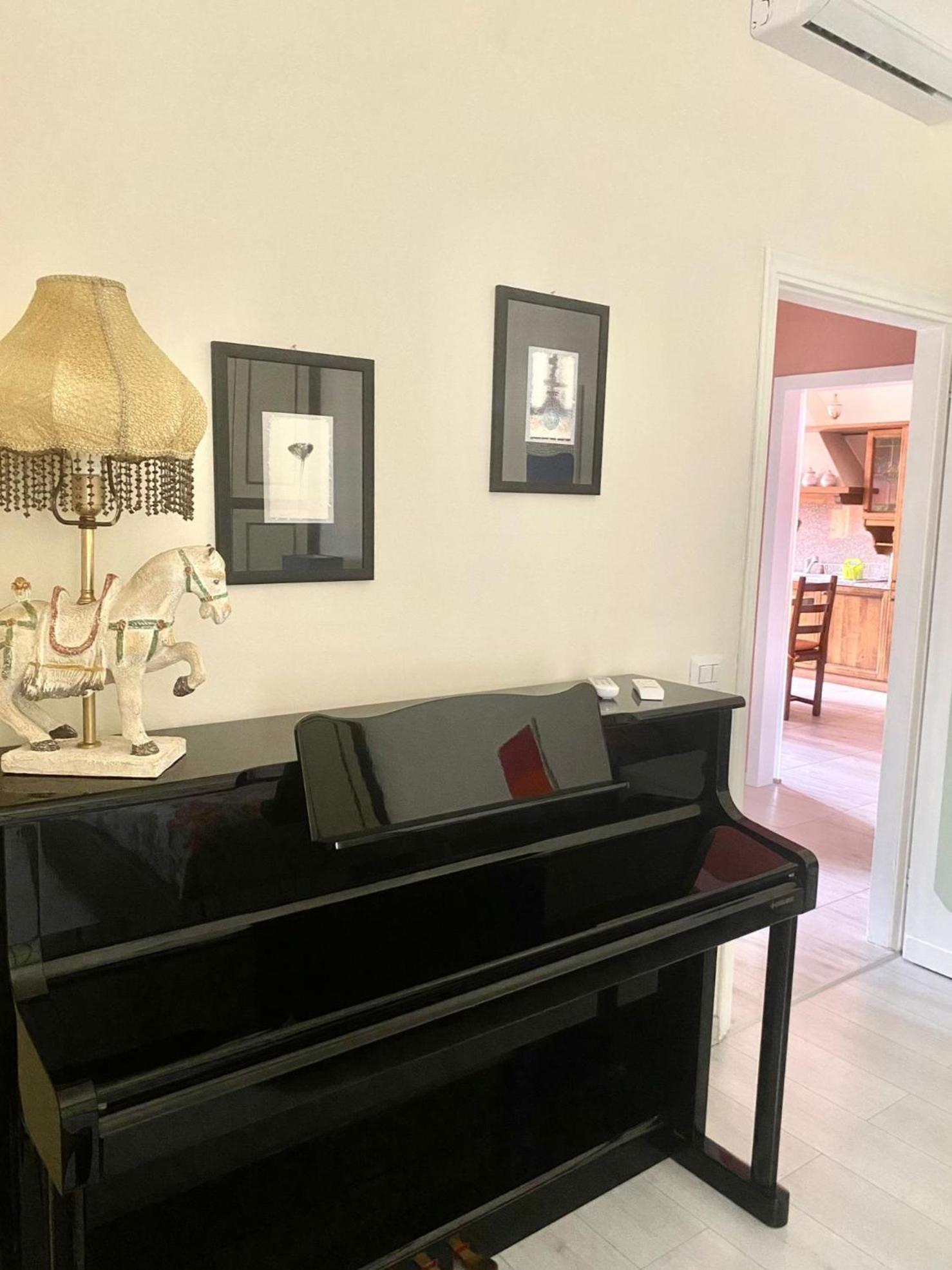 Barbara'S Apartment 메르카탈레 발 디 페사 외부 사진